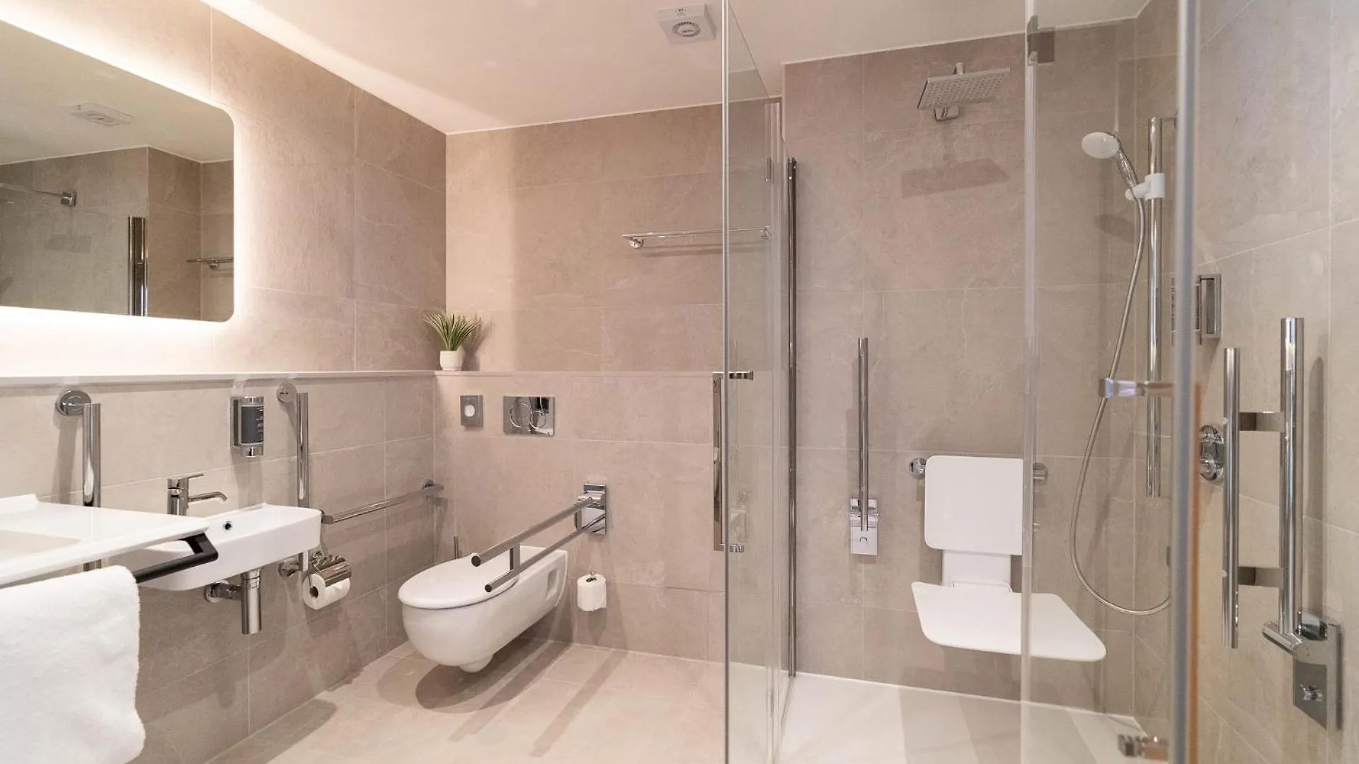 Premier Suites Edinburgh Fountain Court 0*,  Royaume-Uni