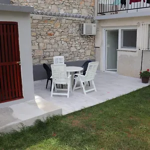 Nika Appartamento Pola