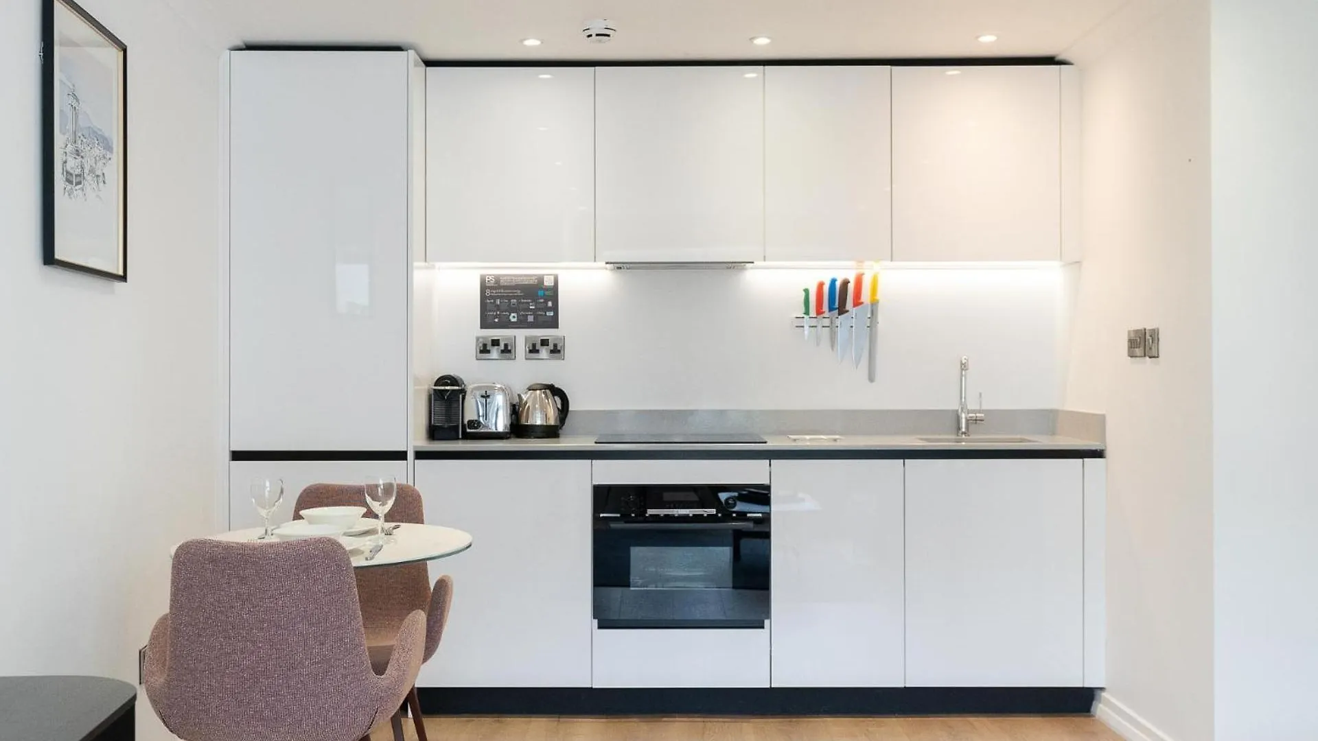 Premier Suites Edinburgh Fountain Court Apartment